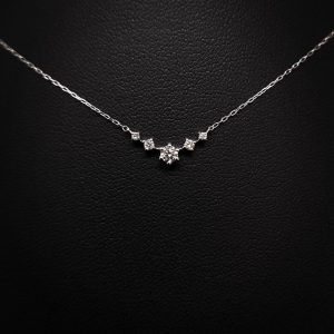 DEVASHRII JEWEL • 廸瓦許輕珠寶 - The Belief 0.2 克拉 diamond V型鑽石裸感鎖骨項鍊2 | 日本輕珠寶