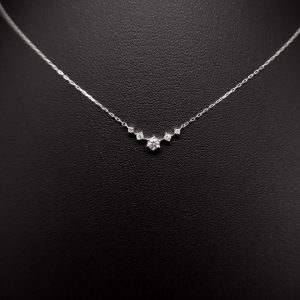 DEVASHRII JEWEL • 廸瓦許輕珠寶 - The Belief 0.2 克拉 diamond V型鑽石裸感鎖骨項鍊 | 日本輕珠寶